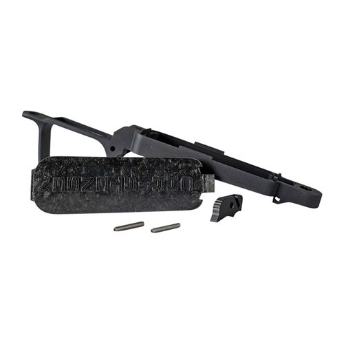 FFT SHORT ACTION CF BOTTOM METAL FLOOR PLATE ASSEMBLY fra Christensen Arms gir en lettvektsløsning med elegant design i 6061 aluminium og karbonfiber.