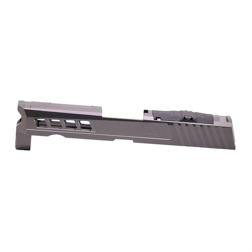 AXIOM SLIDE med RMR CUT for Sig Sauer P320, laget av 17-4ph rustfritt stål, med vindusutsnitt, aggressiv front og bakserrasjoner, klar for RMR/SRO.