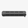 AR-15 HANDGUARDS M-LOK fra B5 SYSTEMS tilbyr et slankt design med ergonomi, innebygd håndstopp og seks M-LOK® festepunkter for maksimal funksjonalitet.