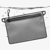 DAKA Waterproof Window Pouch har 100% vanntett YKK-glidelås, slitesterk konstruksjon, gjennomsiktig vindu for enkel identifisering og store karabiner for feste.