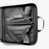 DAKA Double Pistol Case beskytter og transporterer dine pistoler med to romslige lommer, åtte magasinholdere og vanntett YKK® AquaGuard® glidelås.