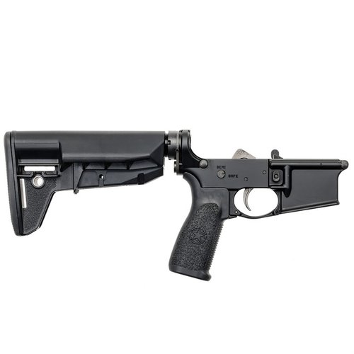 AR-15 Complete Widebody Lower Receiver med BCM Mod 2 SOPMOD-stokk tilbyr holdbarhet, presisjon og tilpasningsmuligheter for en optimal skyteopplevelse.