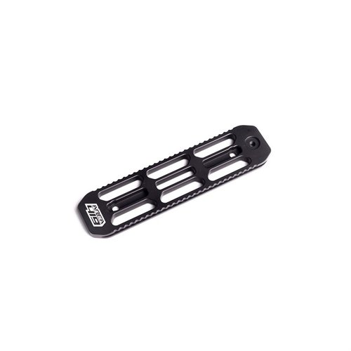 ARCALOCK MLOK ATTACHMENT gir en mekanisk låsing for presisjonsrifler, med kompatibilitet til standard Arca-tilbehør og ingen skarpe kanter.