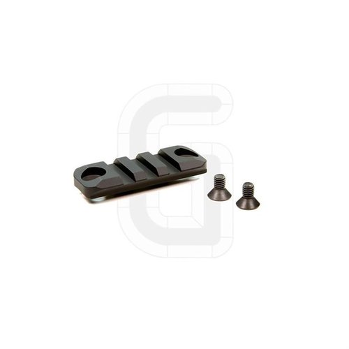 HK SMR 2-Hole 3-Slot Accessory Rail gir deg muligheten til å feste Picatinny-kompatible tilbehør som lys og grep, laget av holdbart anodisert aluminium.