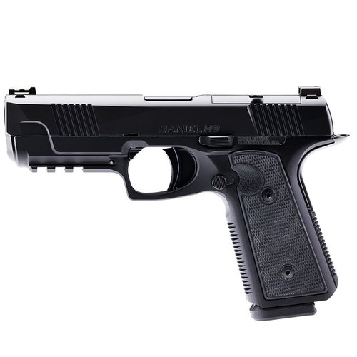 DANIEL H9 tilbyr lav boreakse for mindre rekyl, presis straight-pull trigger, lett aluminiumsgrep og er kompatibel med populære red dot sikter.