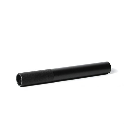 SMX6 Muzzle Extension for Stribog SP9 gir ekstra 6 tommer, beskytter brukerens hender og armer, og har et knurret grep for enkel installasjon og fjerning.
