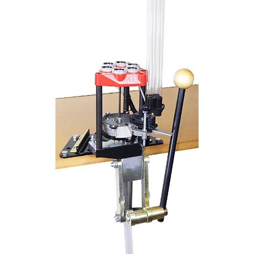 SIX PACK PRO RELOADING PRESS har seks stasjoner for enkel die-bruk, automatisk indeksering, pålitelig priming og rask patronbytte uten justeringer.