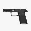 Magpul EHG SG9 gripramme for SIG Sauer P320 tilbyr ergonomisk design, flared magasinbrønn, ¾-skala TSP tekstur, og QPQ-belagt magasinutløser for optimal ytelse.