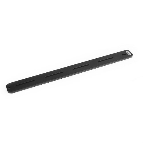 ARCALOCK 17" universal flat rail med M-LOK hardware gir sikker, mekanisk låsing, er 17" lang, og laget av slitesterk 6061-T6 aluminium for maksimal stabilitet.