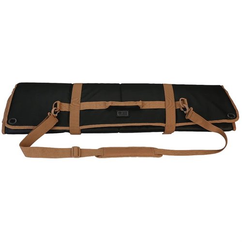 Evolution Tactical Competition Shooting Mat gir komfort og stabilitet med grommets for staking, polstring for albuer og knær, samt vannavvisende materiale.