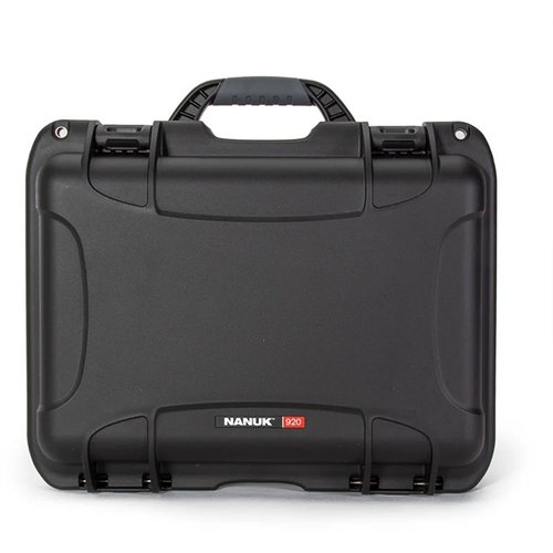 NANUK 920 beskytter verdifullt utstyr med vanntett, uknuselig NK-7 resin, PowerClaw lukkesystem, automatisk trykkutløser og livstidsgaranti. Perfekt for våpen og tilbehør.