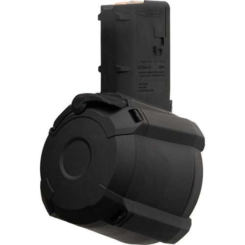 MAGPUL PMAG D-50® GEN M3 er et lett, slitesterkt 50-skudds magasin for AR-15/M4, med enkel påfylling og praktisk lagring for optimal ytelse.
