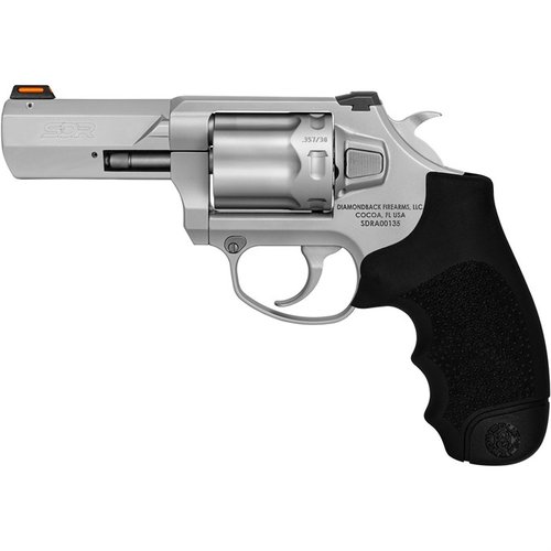 .357 Magnum/.38 SPL +P revolver med kompakt design, lavprofil fiberoptiske sikter og en jevn avtrekker for presisjon og pålitelighet ved selvforsvar.