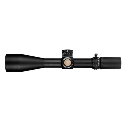 Nightforce ATACR 7-35x56mm F1 gir deg bredt synsfelt, presis retikkel og over 90% lysgjennomgang for optimal ytelse på både nært og langt hold.