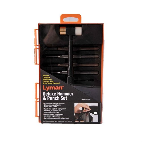 Komplett DELUXE HAMMER & PUNCH SET med 4130 stålstempler og en kombinasjonshammer, lagret i en praktisk benkblokk for rask tilgang.