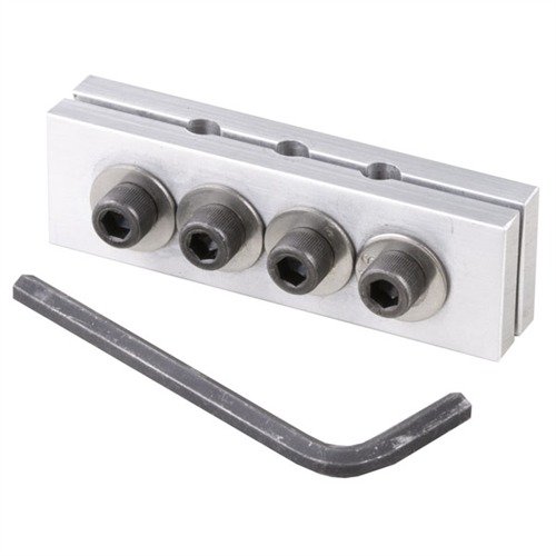 Dette verktøyet gjør det enkelt å fjerne og reinstallere screw-in extractor rods fra revolvere uten skader, og passer til flere modeller som Smith & Wesson.