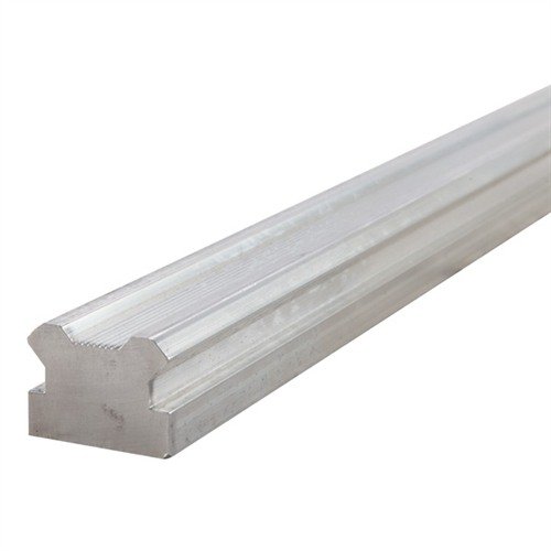 Blank aluminium lager med milled centerkanal for lavere vekt og høy styrke. Tilpasset lengde og profil for de fleste revolvere og mottakere.