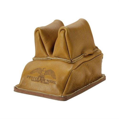HEAVY BOTTOM RABBIT EAR REAR BAG fra PROTEKTOR gir stabilitet med sin tykke bunn, laget av glatt, topp kvalitet lær, perfekt for presisjonsskyting.