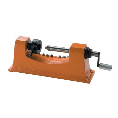LYMAN Universal Carbide Case Trimmer er en robust verktøy for presis trimming av hylser, med lang levetid og høy hastighet, perfekt for volumreloadere.