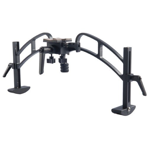 Sinclair F-Class Bipod er lett og stiv, med justerbare ben, lasergraverte innstillinger og en rask justerbar høydeknott for optimal presisjon.