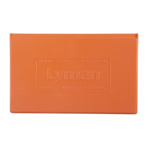 Lyman Case Lube Kit gjør smøring av hylser enkelt med en stor smørepute, 2 fl. oz. Lyman Case Lube og ergonomisk håndtak med utskiftbare børster.