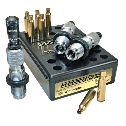 Opplev presisjon med PREMIUM FULL LENGTH DIE SET 308 WIN fra REDDING, som inkluderer Carbide Size Button og Bullet Seating Micrometer for optimal omforming.