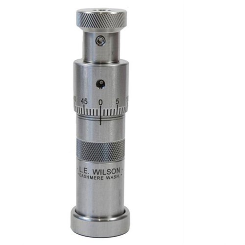 L.E. Wilson Micrometer Top Bullet Seater Die gir presise settedybder med slitesterk rustfritt stål, mikrometer med 0.001" skala og justering med skrukappe.