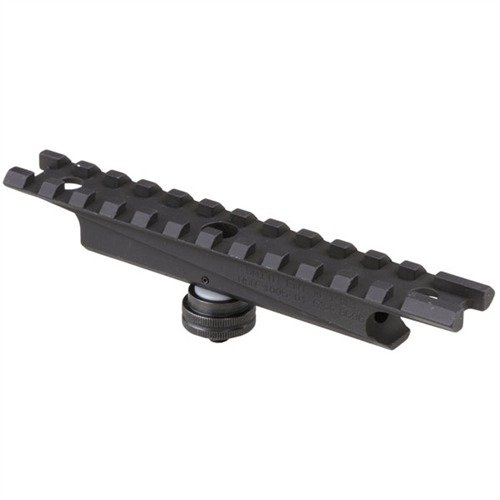 Lettvekts scope mount i presisjonsmaskinert aluminium, som festes på carry handle av AR-15/M16/M4, gir solid plattform uten å blokkere jernsigter.