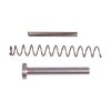 WOLFFs polished guide rod kit forbedrer ytelsen med et slitesterkt, rustfritt stål design som forhindrer fjærbinding og gir ekstra kraft til tennstiften.