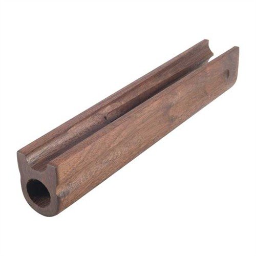 PRE-FINISHED REPLACEMENT SHOTGUN FORENDS i amerikansk valnøtt gir en fabrikktilpasset passform, utmerket værbestandighet og er enkel å reparere ved skader.